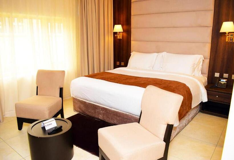سوییت لوکس, Monty Suites & Golf