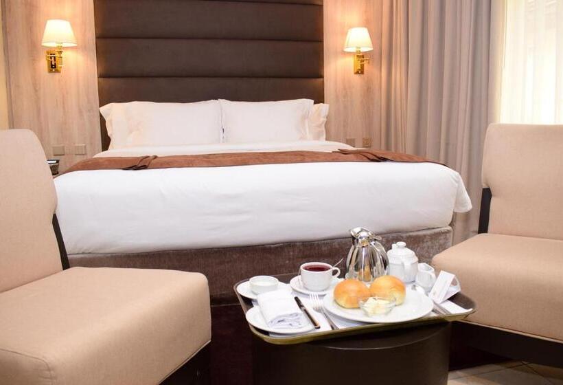 سوییت لوکس, Monty Suites & Golf