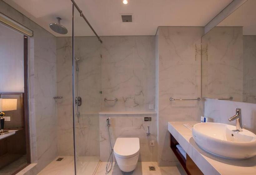 اتاق لوکس با تخت بزرگ, Wyndham Garden Hanoi