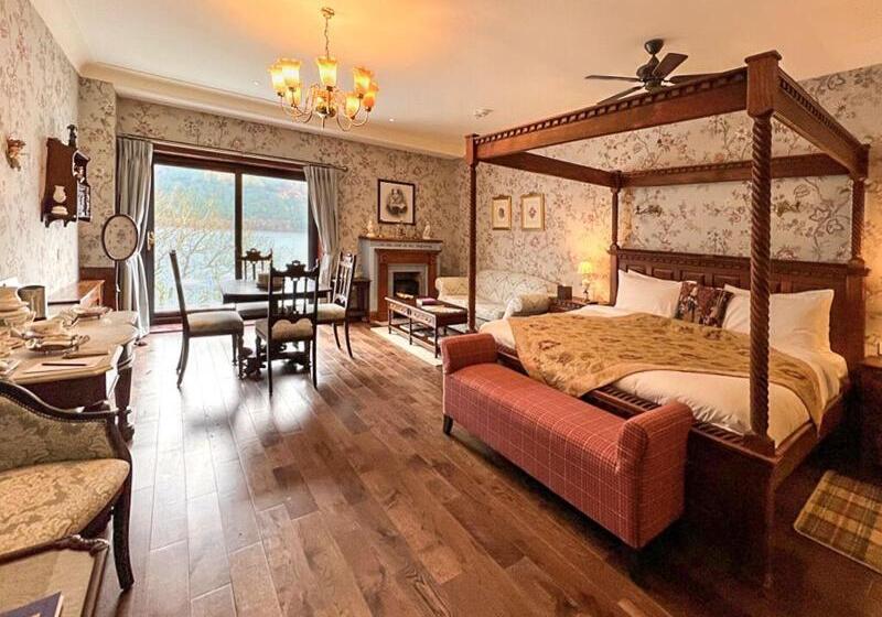 高级套房, The Whispering Pine Lodge
