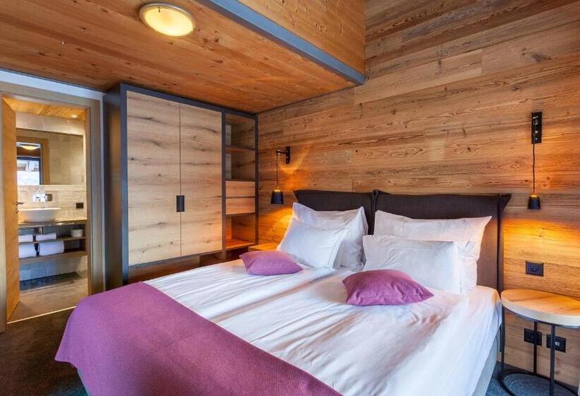 Quarto Superior, 22 Summits Apartments