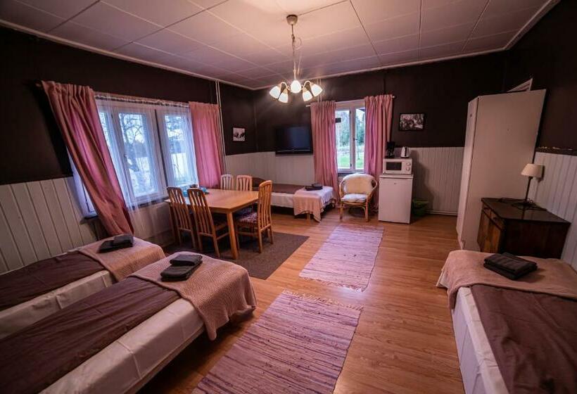 Четырехместный номер эконом класса с общей ванной комнатой, Arctic Guesthouse & Igloos