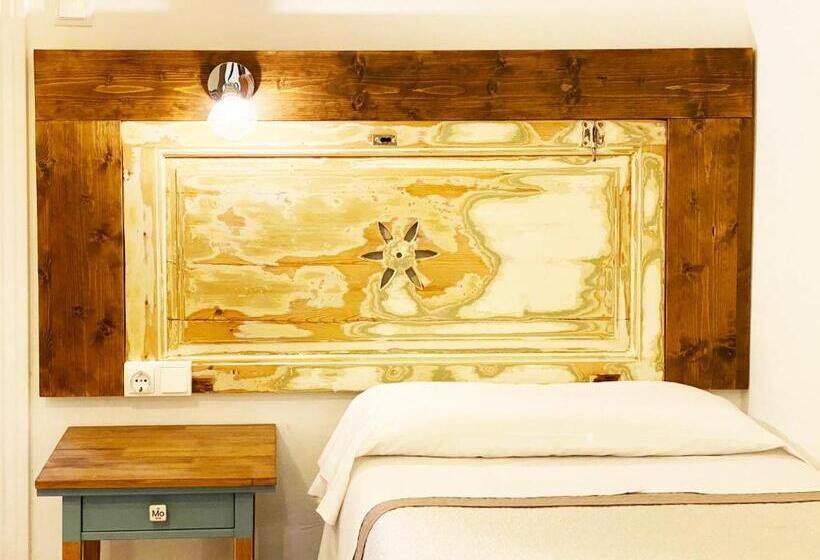 Номер Стандарт Трехместный, Hostal Portugal