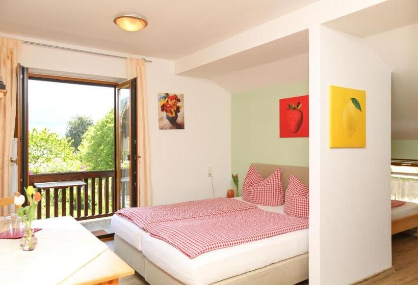 חדר סטנדרט לשלושה עם מרפסת, Pension Bergsee