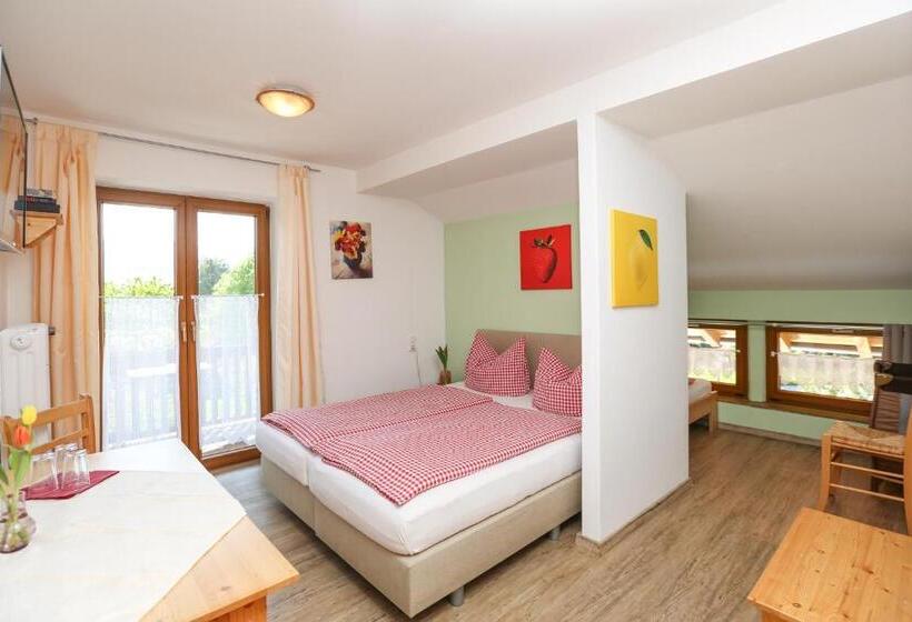 חדר סטנדרט לשלושה עם מרפסת, Pension Bergsee