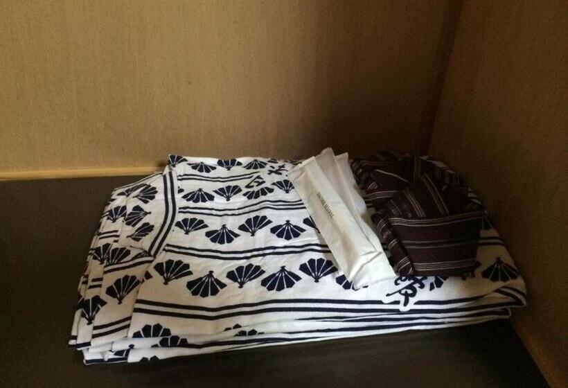 Pokój Trzyosobowy Standard Wspólna Łazienka, Nihonkan