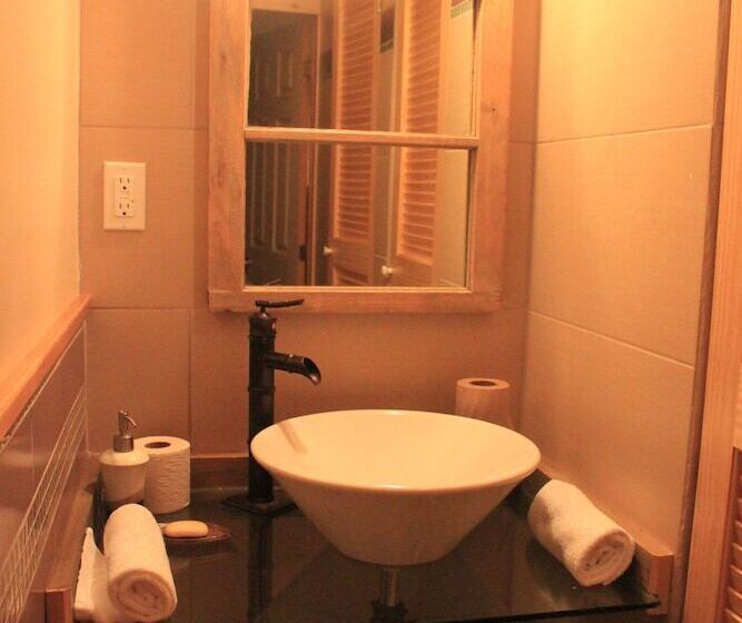 Кровать в Общей Комнате, Auberge Micro Brasserie Le Baril Roulant