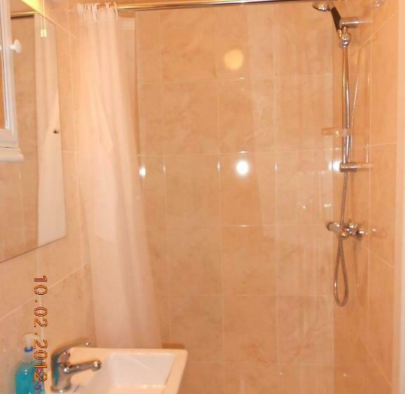 家庭间, Acorn Lodge Guest House