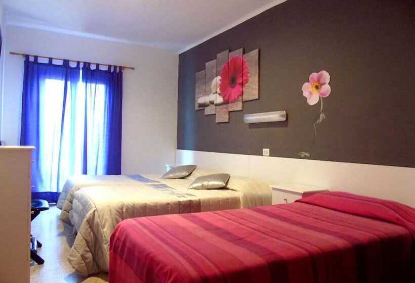 اتاق استاندارد سه نفره, Pensió I Apartament Torrent