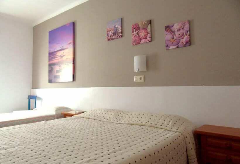 اتاق استاندارد سه نفره, Pensió I Apartament Torrent