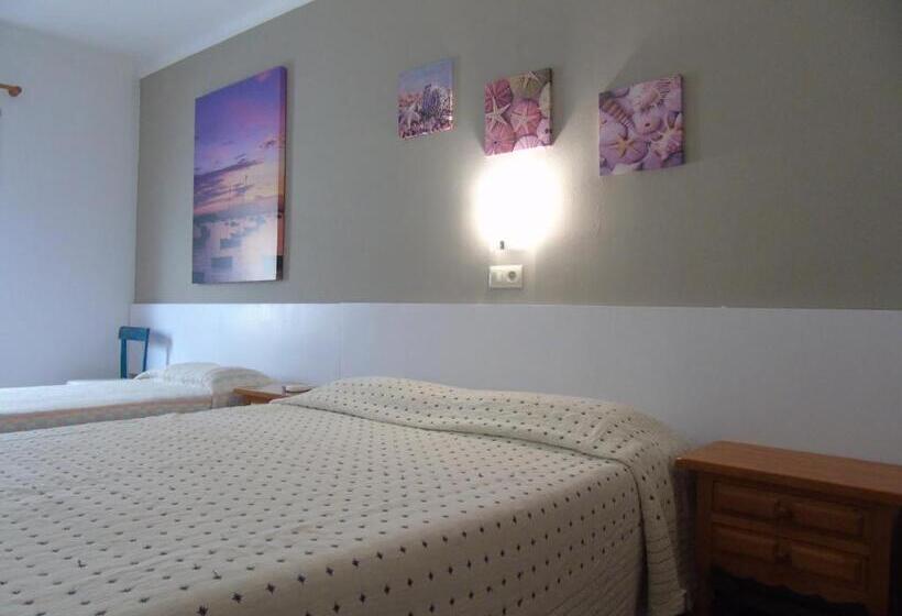 اتاق استاندارد سه نفره, Pensió I Apartament Torrent