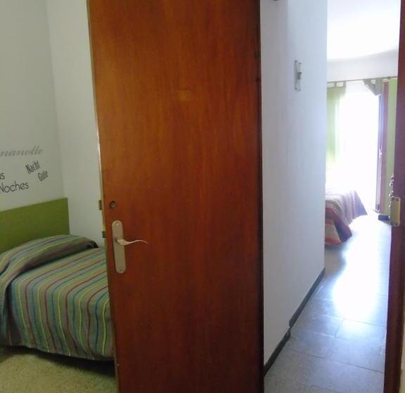 اتاق خانوادگی, Pensió I Apartament Torrent