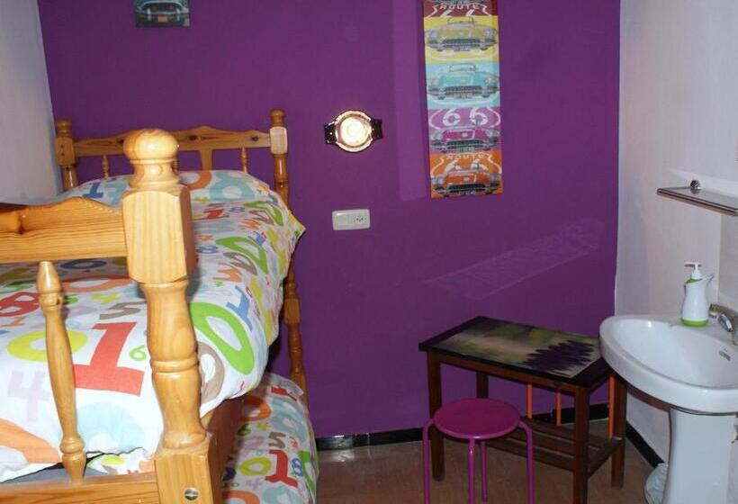 اتاق خانوادگی, Pensió I Apartament Torrent