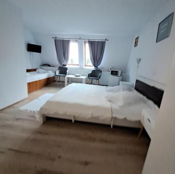اتاق استاندارد سه نفره, Piccola Italia Casa Racovita