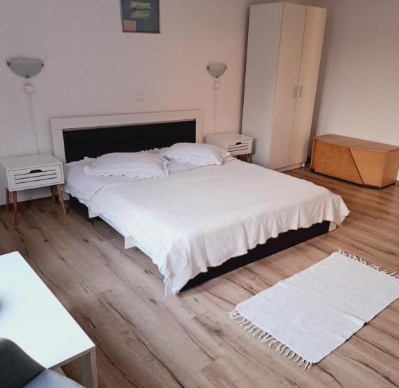 اتاق استاندارد سه نفره, Piccola Italia Casa Racovita