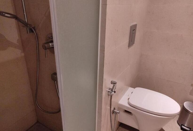 带城市景观和大床的豪华房间, Courtyard By Marriott Madurai