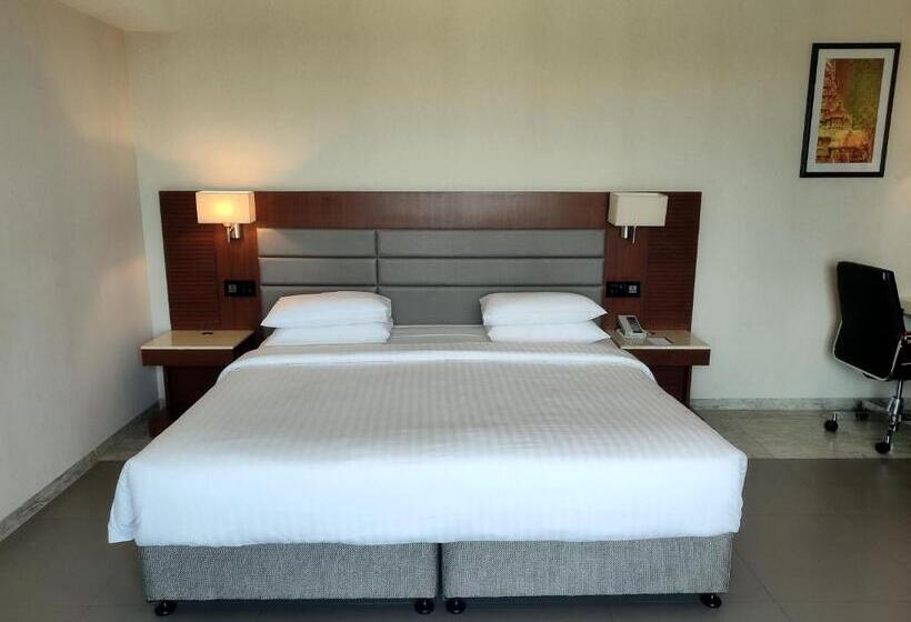 带城市景观和大床的豪华房间, Courtyard By Marriott Madurai