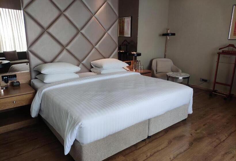 带大床的套房, Courtyard By Marriott Madurai