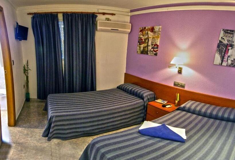 Номер Стандарт Трехместный, Hostal Apolo Trece