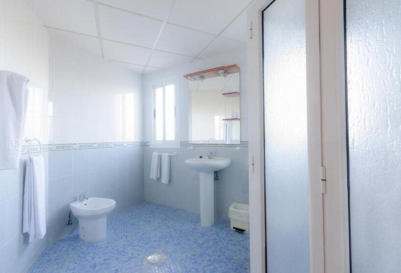 Номер Стандарт Трехместный, Hostal Apolo Trece
