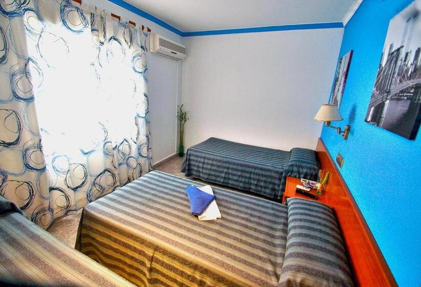 חדר סטנדרט לארבעה, Hostal Apolo Trece