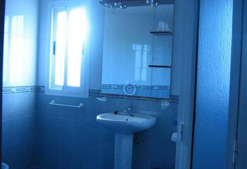 Четырехместный Номер Стандарт, Hostal Apolo Trece