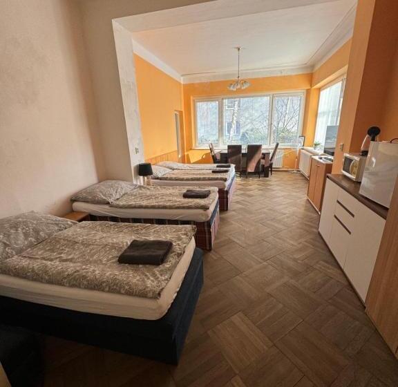 اتاق استاندارد چهار تخته, Pension Moravia