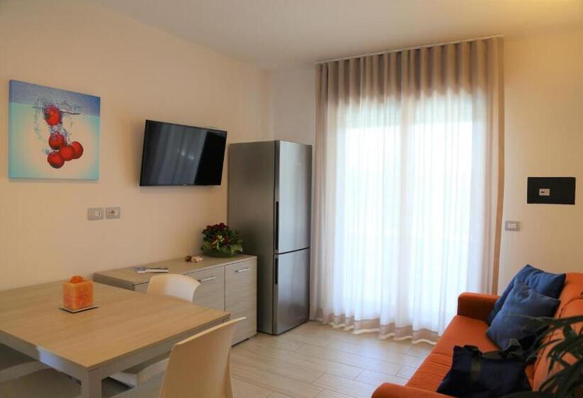 آپارتمان 1 خوابه با بالکن, Villaggio Mare Blu