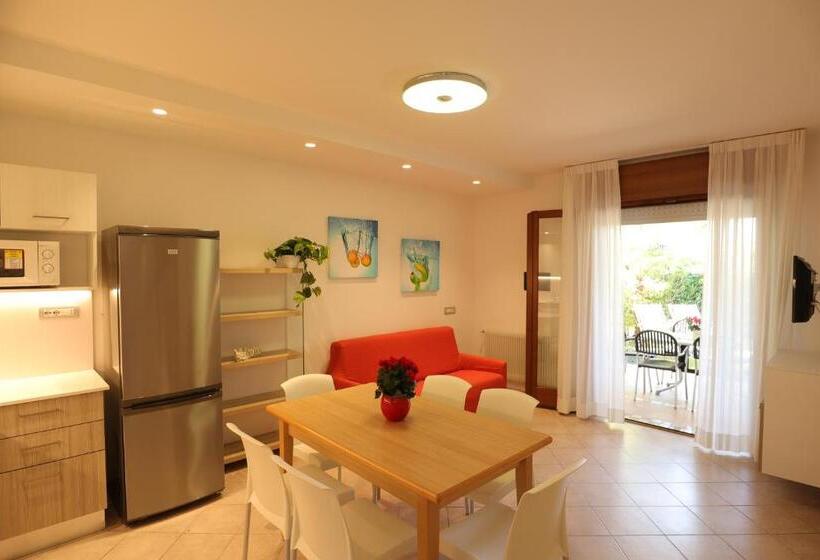 آپارتمان 1 خوابه با تراس, Villaggio Mare Blu