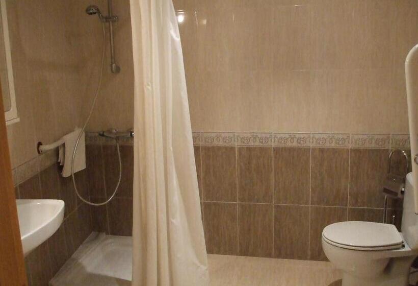 Номер Стандарт Трехместный, Hostal Mont Rock