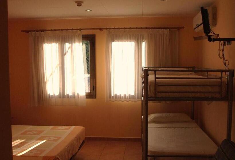Номер Стандарт Трехместный, Hostal Mont Rock