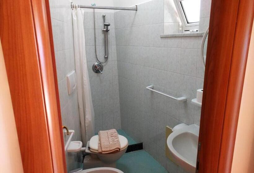 اتاق استاندارد با بالکن و چشم‌انداز دریا, Residence Giardino Del Sole