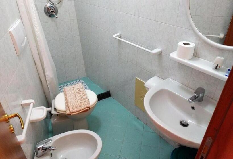 اتاق استاندارد با بالکن و چشم‌انداز دریا, Residence Giardino Del Sole