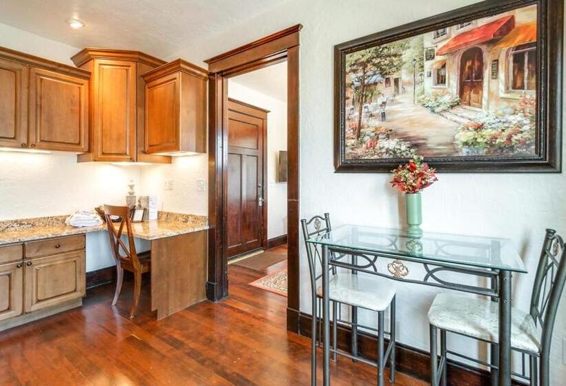 Номер Стандарт, Aspenwood Manor South