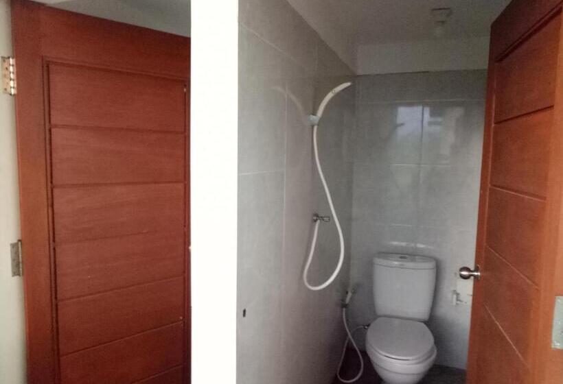 Кровать в Общей Комнате, Amed Stop Inn Homestay, Rooftop Restaurant And Bar