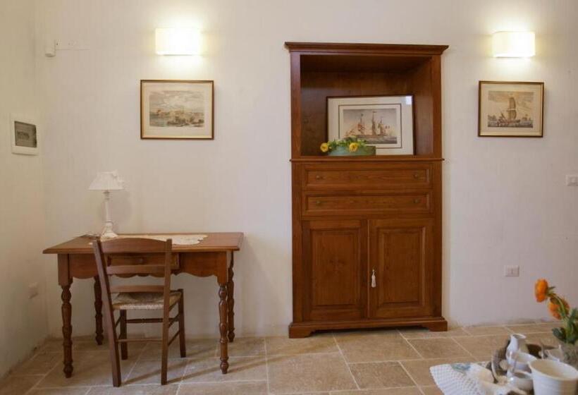 غرفة قياسية ثلاثية مزودة بشرفة, Masseria Cisternella
