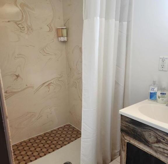 Люкс 2 Спальни, Cowboy Country Inn