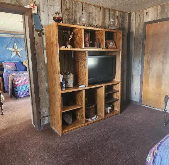 Люкс 2 Спальни, Cowboy Country Inn