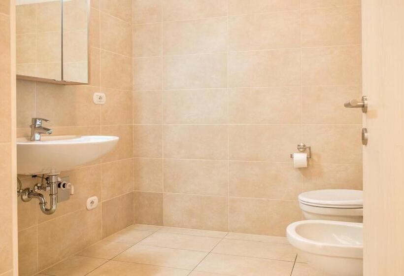 Апартаменты 1 Спальня Нижний Этаж, Apartment Residence Veronika