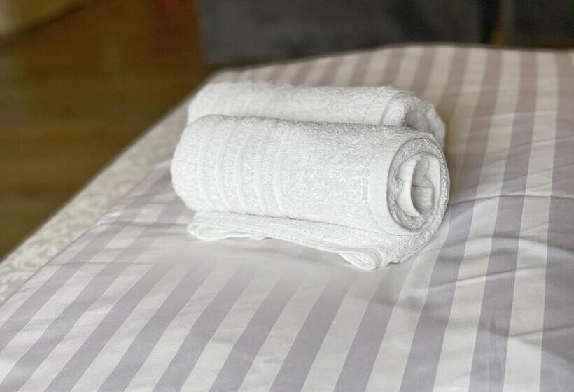 غرفة قياسية ثلاثية, Guest House Lviv