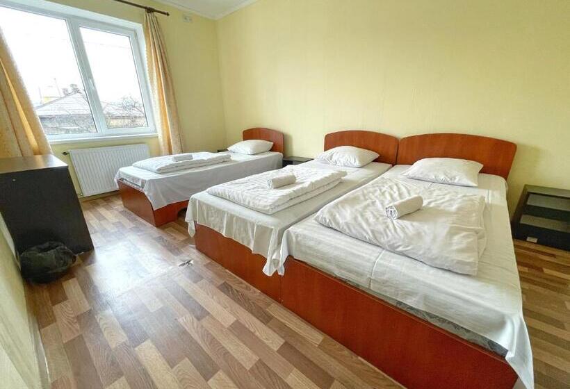 غرفة قياسية ثلاثية, Guest House Lviv