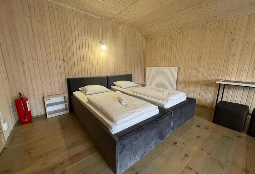 غرفة قياسية رباعية, Guest House Lviv