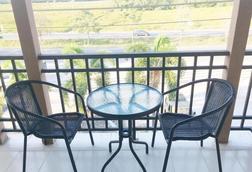 חדר סטנדרט עם מרפסת, You In House Urt Surathani Airport