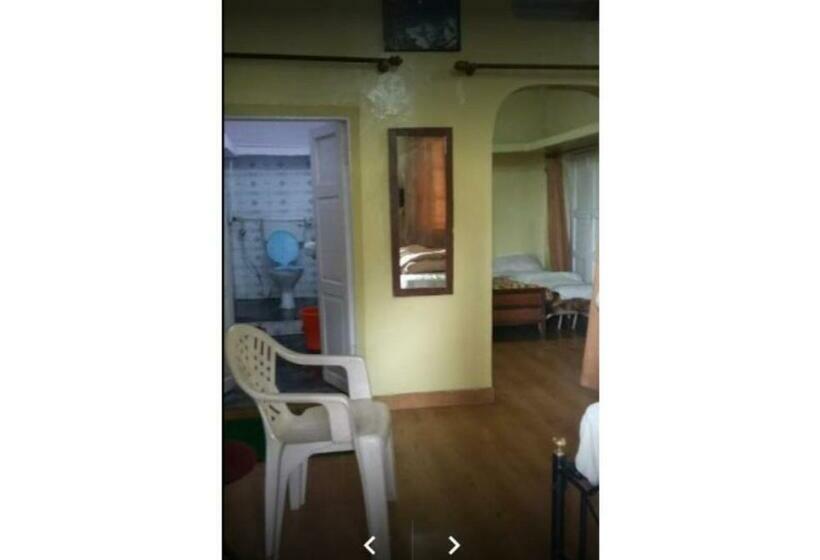 デラックスルーム, Genuine Deluxe Stay At Nainital Road