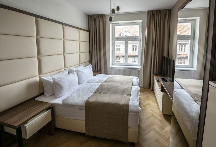 Escritório Estándar, Letna Garden Suites