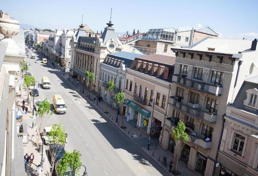 اتاق استاندارد, Avenue 106