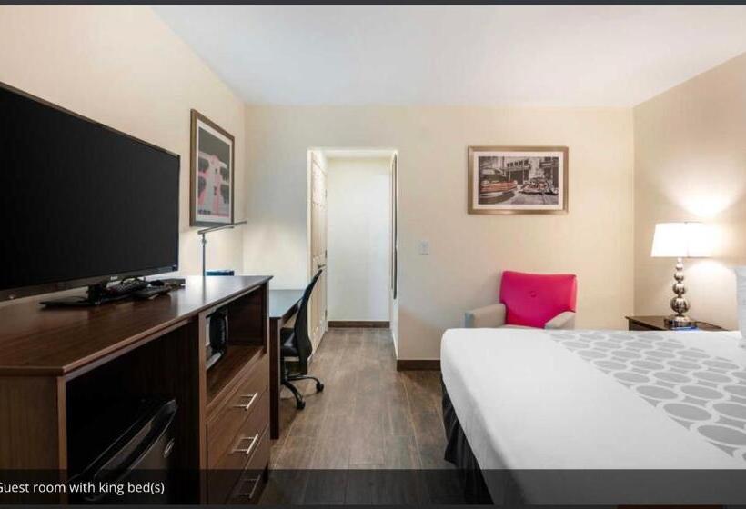 キングサイズベッドのスタンダードルーム, Rodeway Inn Near Hollywood Beach