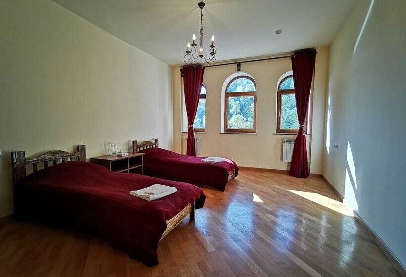 基本四人间, Vanatun Monastery Stay