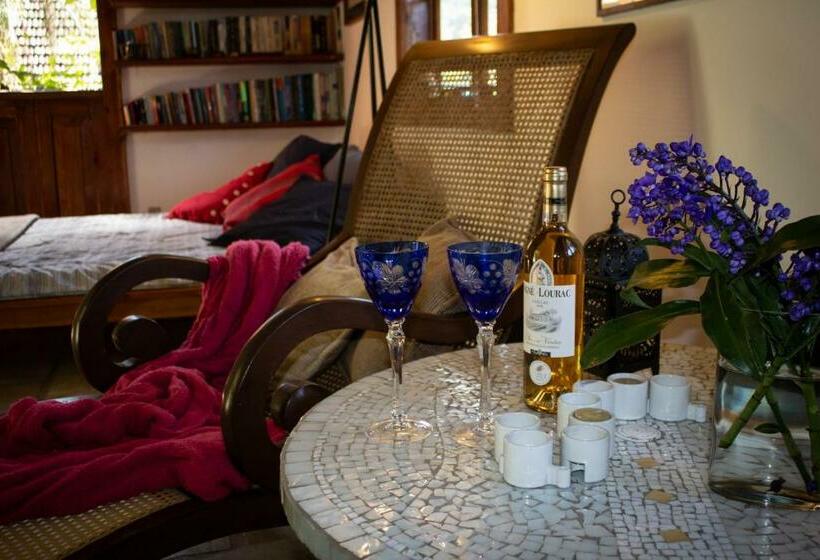 Люкс Вид на Бассейн, Villa Violeta