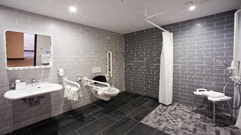 חדר סטנדרט מותאם לאדם עם מוגבלויות, Holiday Inn Express   Saarbrücken, An Ihg